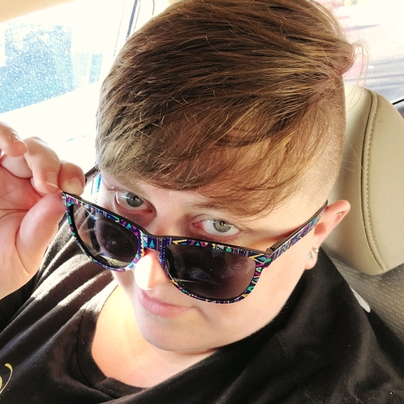 Plus size clothing and secondhand goods - Picture 1 of 2